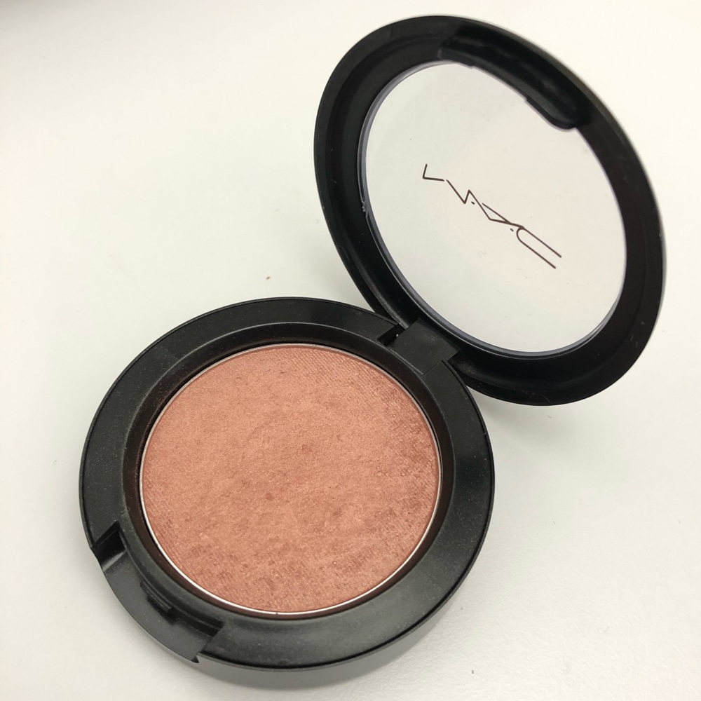 Mac Margin Frost Powder Blush